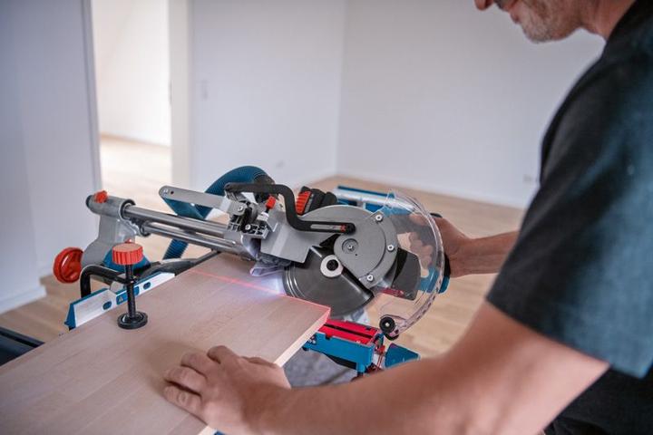 Produktbild Bosch Professional Akku-Kapp- und Gehrungssäge BITURBO GCM 18V-216 D