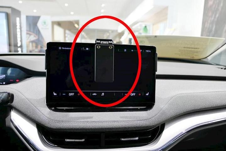 Produktbild Brodit Halterung Skoda Enyaq IV 21