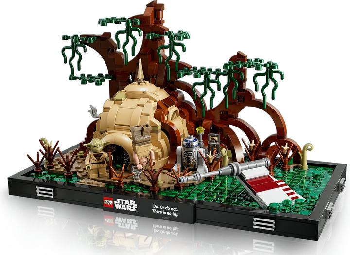 Actual product image LEGO Jedi Training on Dagobah - Diorama (75330, LEGO Star Wars)