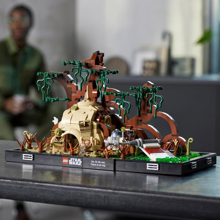 Actual product image LEGO Jedi Training on Dagobah - Diorama (75330, LEGO Star Wars)