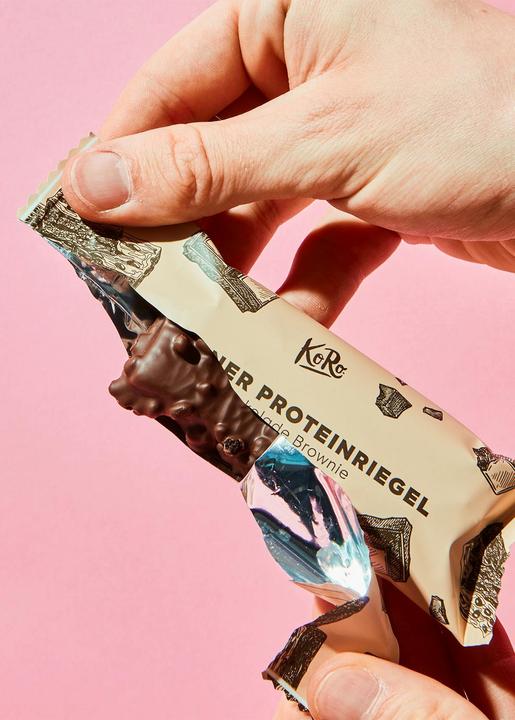 Image du produit KoRo Barre protéinée végétalienne au goût de brownie, enrobée de chocolat. Avec édulcorants. (1 pcs, 825 g)