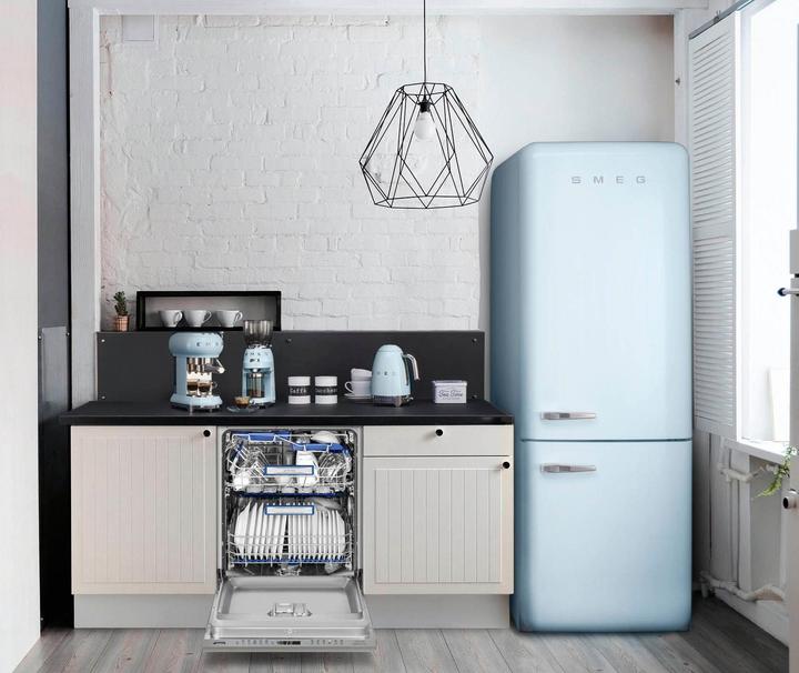 Immagine prodotto Smeg CGF11PBEU stile anni '50, corpo in alluminio pressofuso, laccato, blu pastello (Spina CH)