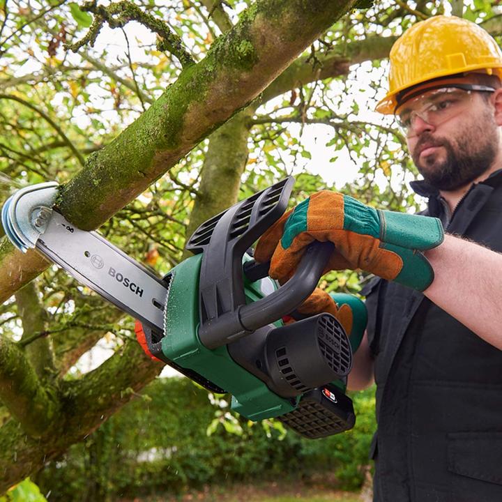 Produktbild Bosch Home & Garden UniversalChain 18 (Akku Kettensäge)