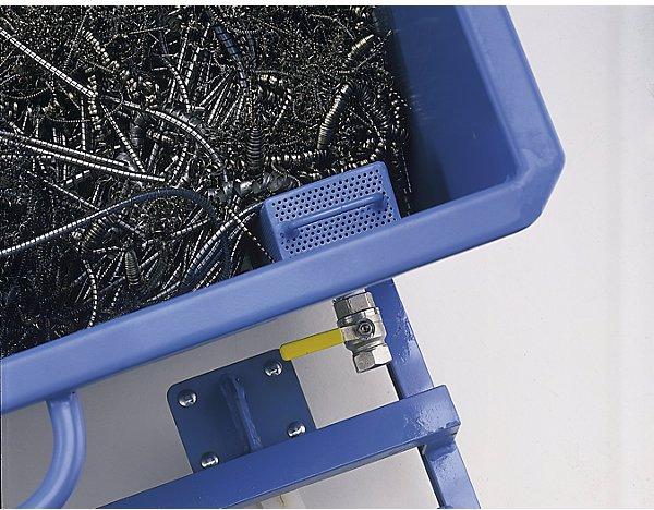 Produktbild eurokraft pro Kippbehälter für Späne, mit Polyamidrädern, Volumen 0,3 m³, gelborange (300 l)