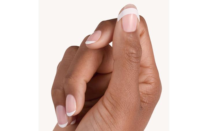 Image du produit essence Pochoir French Manicure 01 French Tips & Tricks (Séchoirs pour vernis à ongles, Blanc)