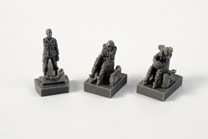 Actual product image CMK AH-1 Sitting pilots (2 figures)a. ground crew(1 figure) f.SpecialHobby