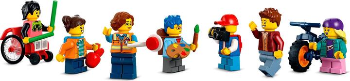 Actual product image LEGO School with school bus (60329, LEGO City)