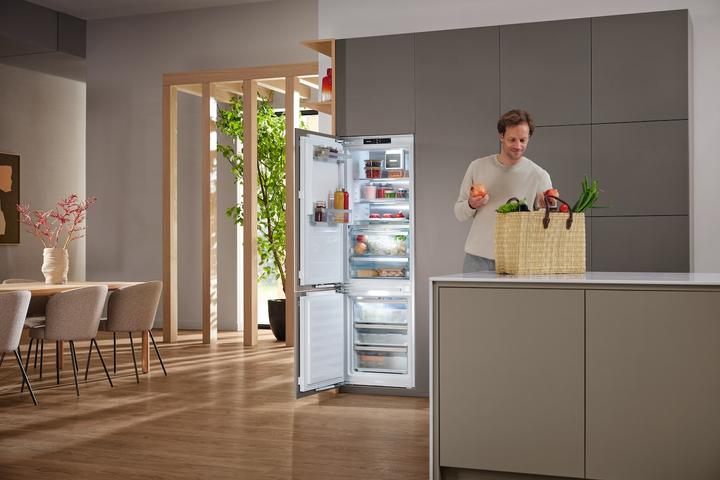 Produktbild Miele Kühl- / Gefrierkombination KFN 7795 C (246 l)
