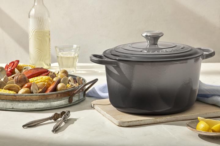 Image du produit Le Creuset Gusseisen Topf 24 cm hoch (24 cm, Cocotte + faitout, Fonte)