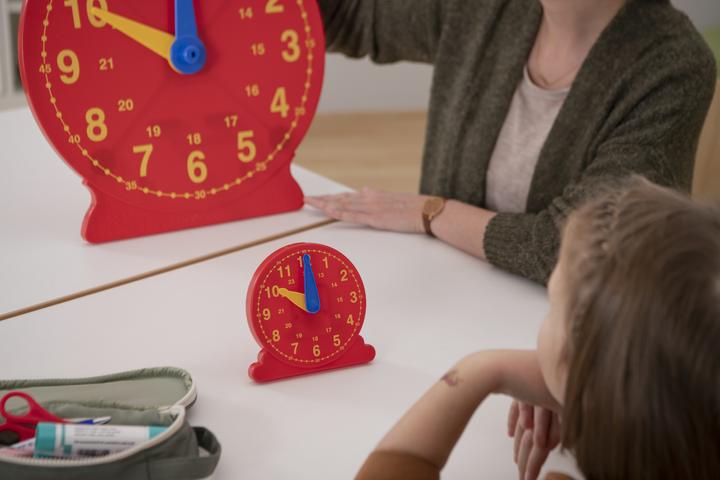 Actual product image Betzold Pupil clock class set with 1 teacher clock and 25 pupil clocks (German)