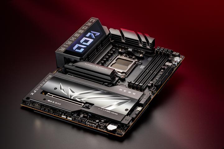 Immagine prodotto ASUS Rog Crosshair X870e Hero (AM5, AMD X870E, ATX)
