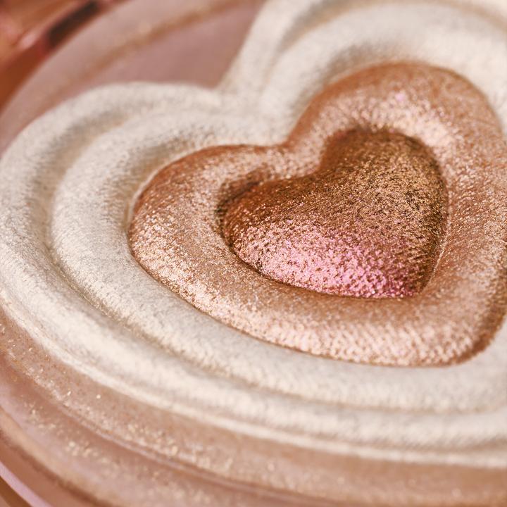 Image du produit essence Love it a choco'lot (1, Heartbeats & Choco Treats (Baisers au cœur et au chocolat), Highlighter, 6 g)
