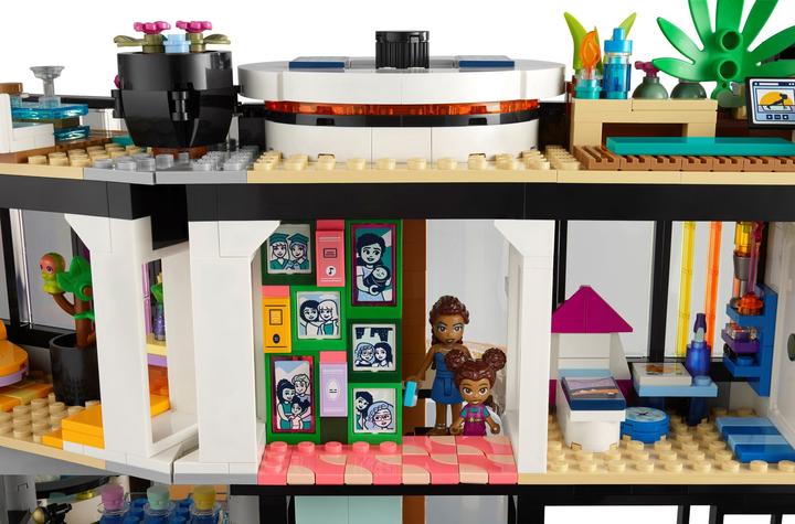 Actual product image LEGO Andrea's Modern Mansion (42639, LEGO Friends)