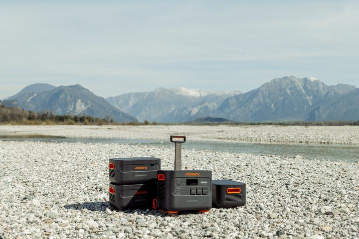 Produktbild Jackery Explorer 2000 Plus (2042.80 Wh, 27.90 kg)