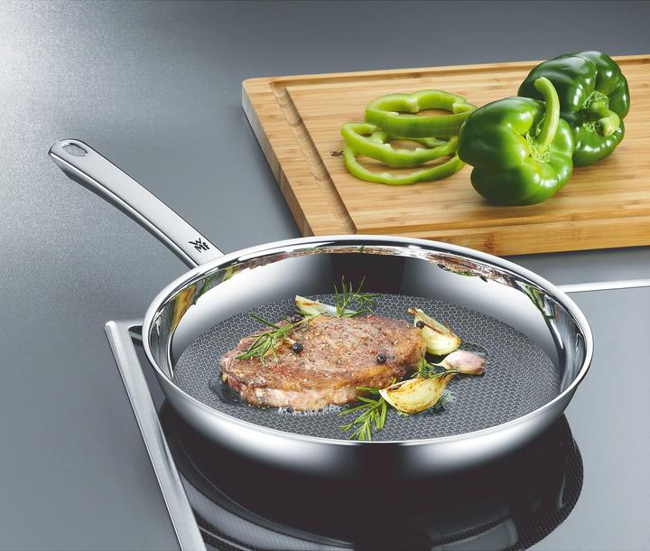 Produktbild WMF Professional Resist (28 cm, Bratpfanne, Aluminium, Edelstahl)