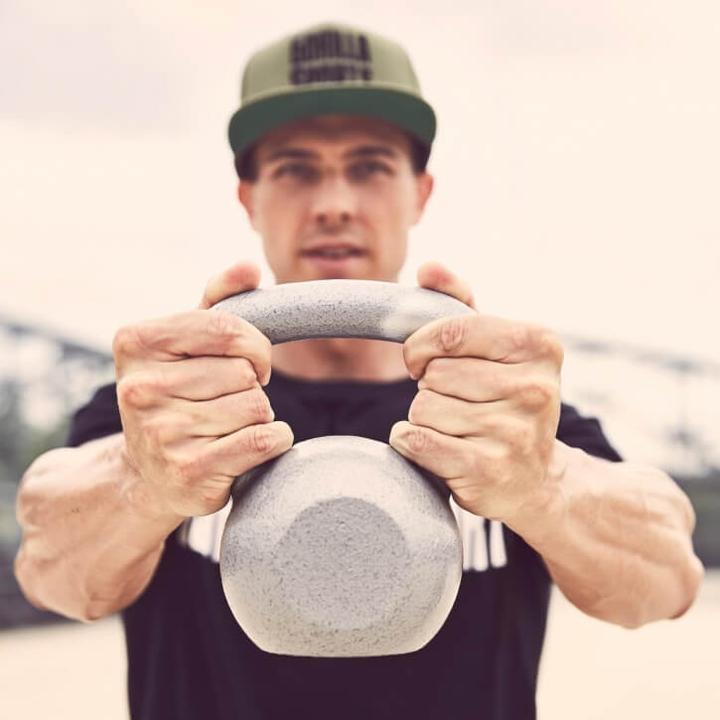 Image du produit Gorilla Sports Kettlebell en fonte (1 x 12 kg, 1 x 16 kg)