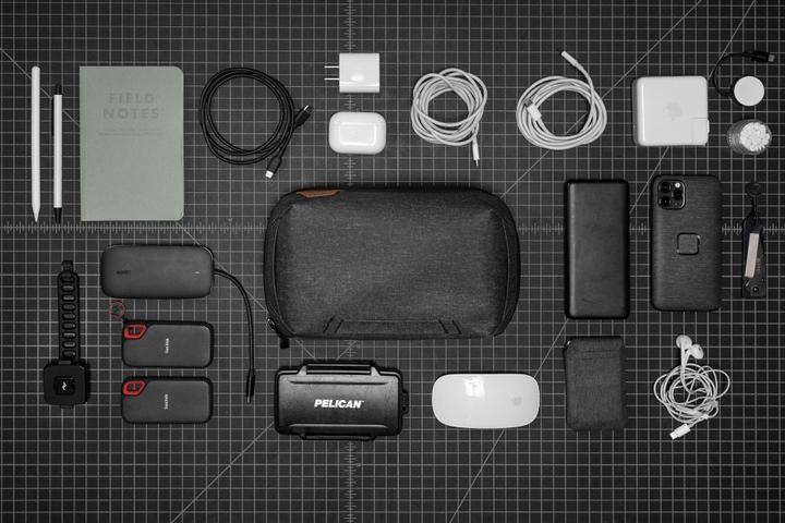 Actual product image Peak Design Tech Pouch (Camera accessory bag, 2 l)