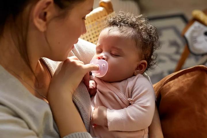 Immagine prodotto Philips Avent Soothie curvo (2 x, fino a 6 M.)