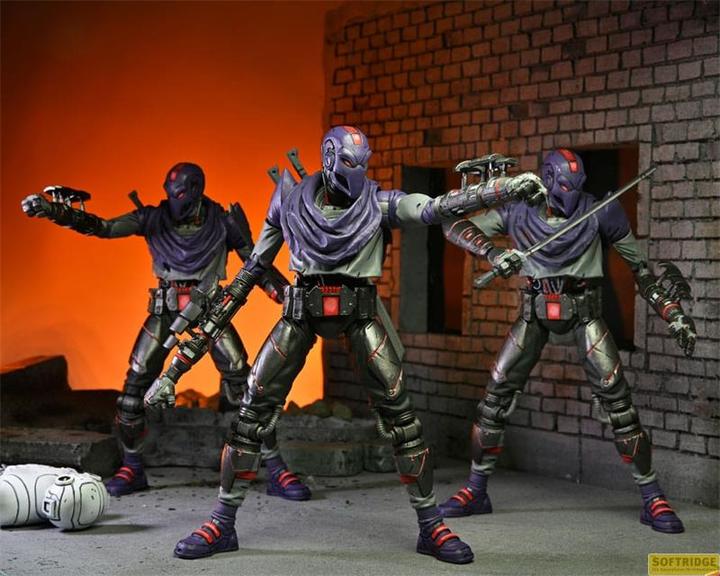 Actual product image Neca Teenage Mutant Ninja Turtles: The Last Ronin figurine Ultimate Foot Bot 18 cm