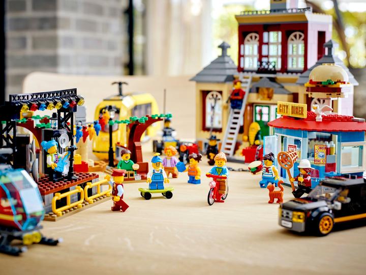 Image du produit LEGO Place de la ville (60271, LEGO City)