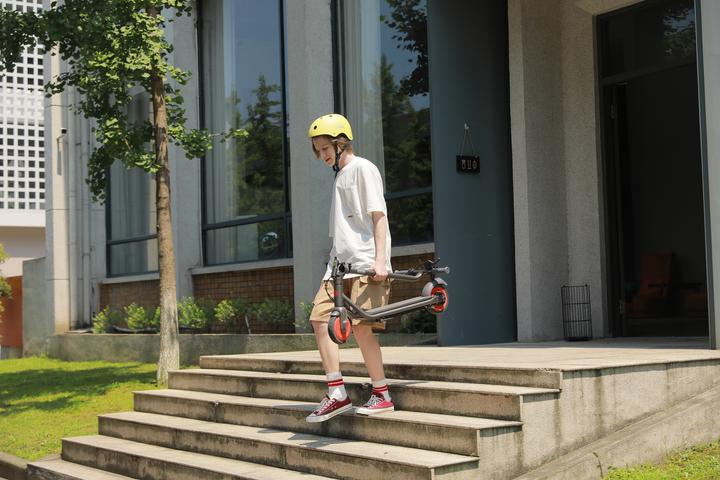 Produktbild Segway-Ninebot ZING C20 (16 km/h, 20 km, 150 W)