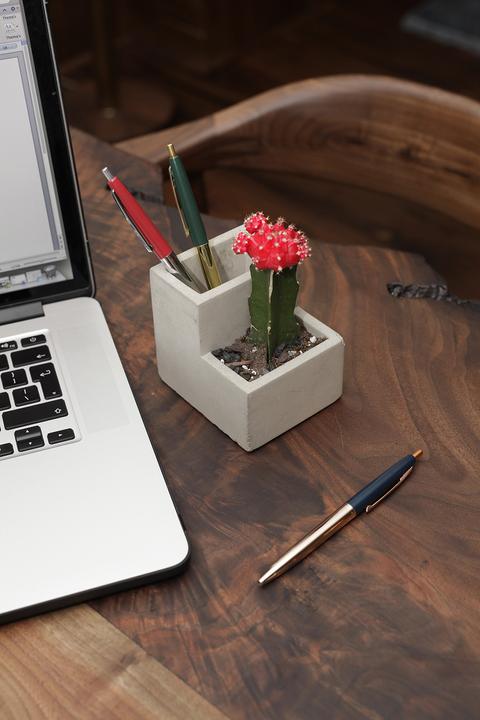 Produktbild Kikkerland Concrete Desktop Planter