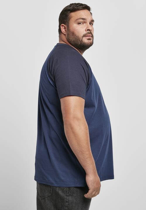 Actual product image Urban Classics Raglan Contrast Tee (5XL)