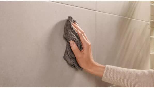 Produktbild tesa MOON GREY Toilettenrollenhalter inkl. Klebelösung ohne Bohren