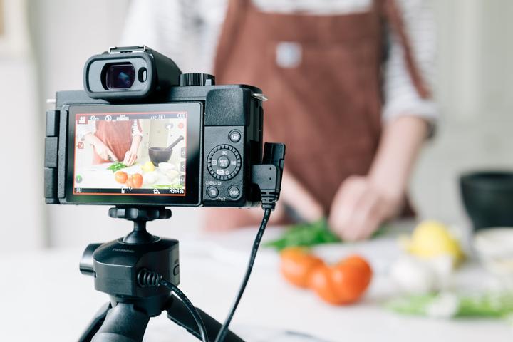 Productafbeelding Panasonic DC-G110 Lichaam (12 - 32 mm, 20 Mpx, Micro Vier Derde)