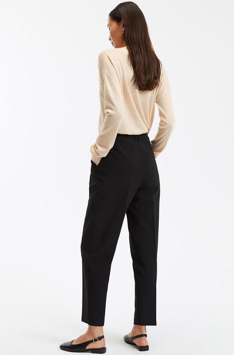 Actual product image La Redoute Collections Slim trousers with pleats (34)