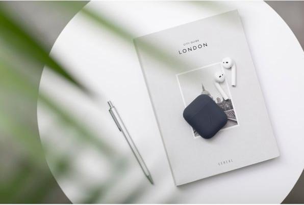 Actual product image Native Union Curve Case for AirPods Navy (Headphone bag)