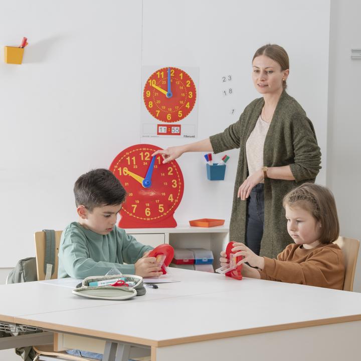 Actual product image Betzold Pupil clock class set with 1 teacher clock and 25 pupil clocks (German)