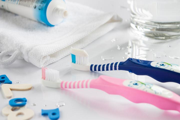 Produktbild Thienel Dental Kinderzahnbürste 3-7 Jahre Ritter & Zahnfee assortiert (100 Stück) (Weich, 100 x)