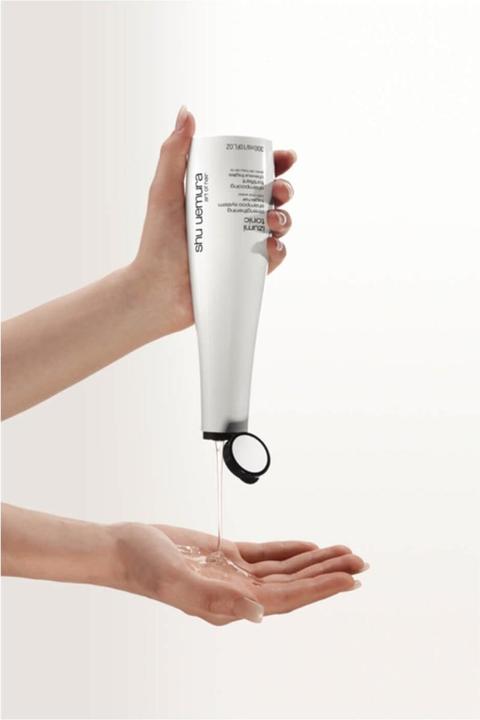 Actual product image Shu Uemura Izumi Tonic (300 ml, Liquid shampoo)