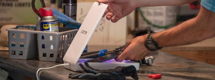 Image du produit InvisibleShield Système de nettoyage des smartphones par UV