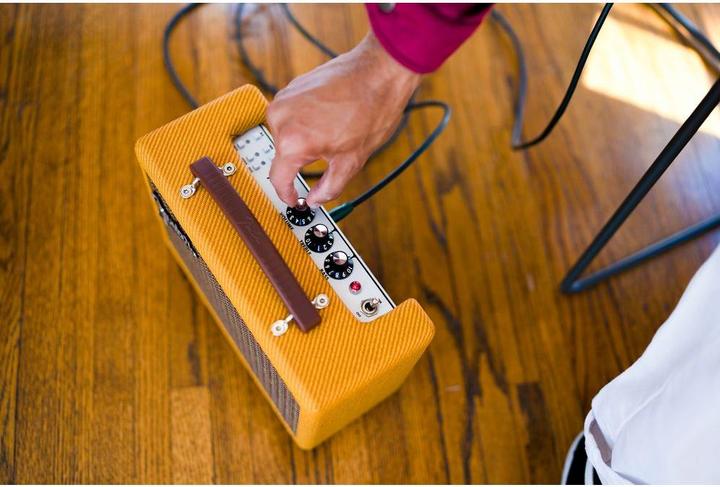 Actual product image Fender Indio 2 (25 h, Rechargeable battery operated, Electrical connection)