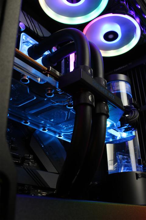 Produktbild Mifcom Spectrum (Intel Core i9-9900K, 32 GB, 1000 GB, GeForce RTX 2080 Ti)