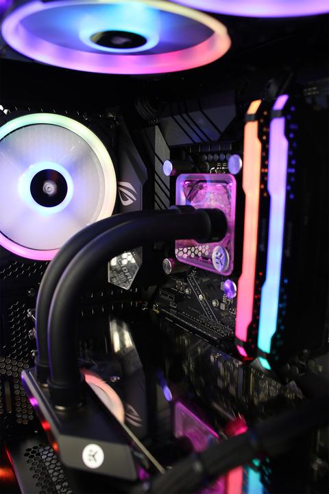 Produktbild Mifcom Spectrum (Intel Core i9-9900K, 32 GB, 1000 GB, GeForce RTX 2080 Ti)