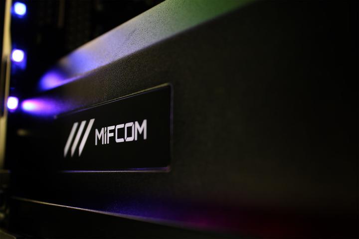 Produktbild Mifcom Spectrum (Intel Core i9-9900K, 32 GB, 1000 GB, GeForce RTX 2080 Ti)
