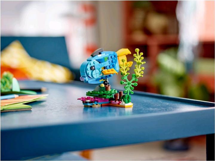 Actual product image LEGO 31136 Exotic parrot (31136, LEGO Creator 3-in-1)