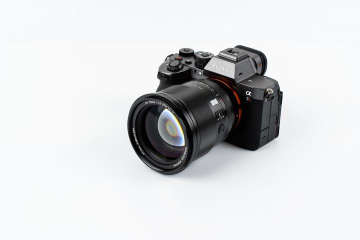 Actual product image Viltrox FE 75mm f1.2 Sony E-Mount (Sony E, APS-C / DX)