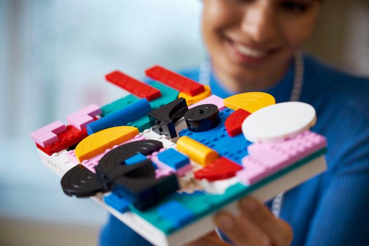 Actual product image LEGO 31210 Modern Art (31210, LEGO Art)