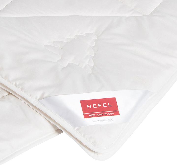 Actual product image Hefel Swiss stone pine blanket light Wellness, filling: 100% virgin wool with Swiss stone pine chips (1000 g, 140x200 cm)