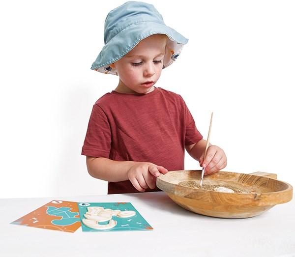 Actual product image Sophie la girafe Dino excavation
