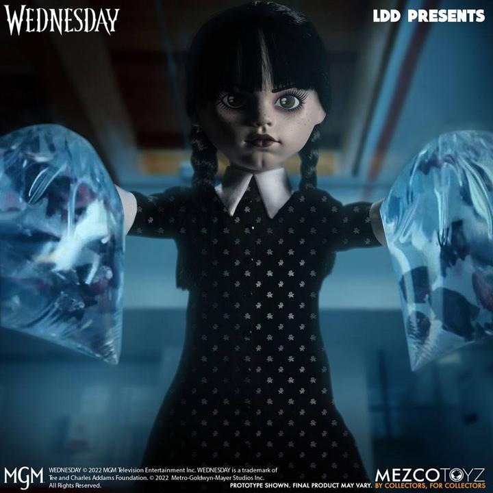 Actual product image Mezco Toys AF Netflix - Wednesday : Wednesday Addams (Mercoledi) 25cm