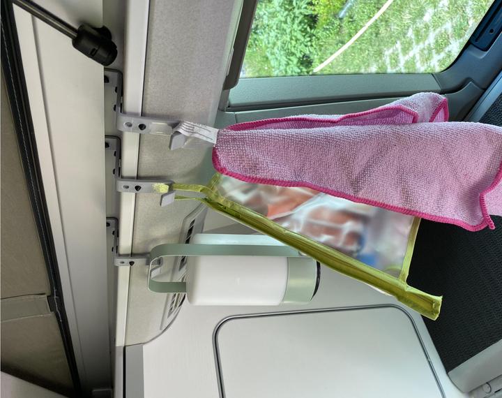 Produktbild Felleisen Hängkrok – derKleiderhaken für den VW California