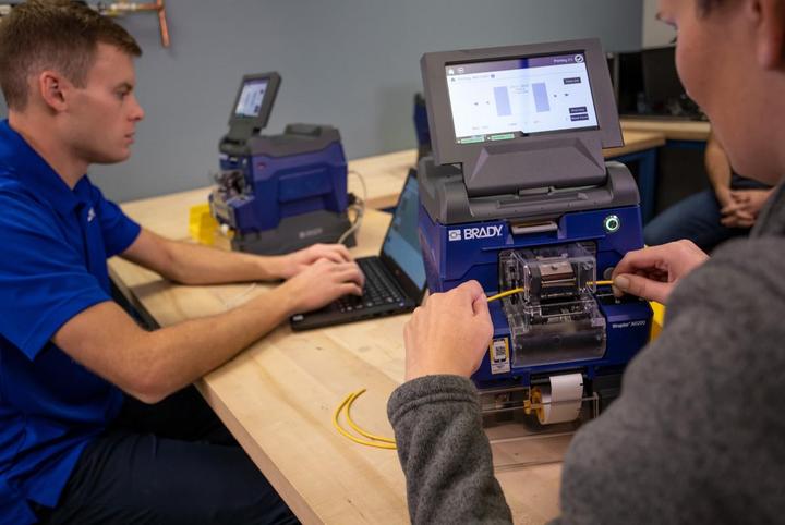 Image du produit Brady A6200-REWINDER, enrouleur pour l'imprimante BradyPrinter Wraptor™ A6200