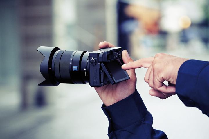 Immagine prodotto Sony Alpha 6400 Kit (18 - 135 mm, 24.20 Mpx, APS-C / DX)