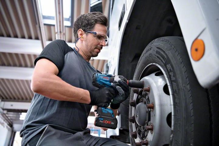 Produktbild Bosch Professional Akku-Drehschlagschrauber GDS 18V-1050 H, 2 Akku ProCORE18V 5.5Ah, Ladg., L-BOXX (Akkubetrieb)