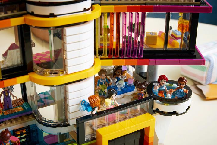 Actual product image LEGO Andrea's Modern Mansion (42639, LEGO Friends)